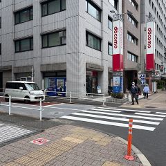 Apple GYM（アップルジム）飯田橋店までの道のり（JR線）31つ目の信号を左へ曲がってください。