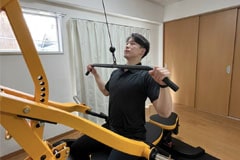 アップルジム飯田橋店のジム画像・専任トレーナーによる背中のトレーニング