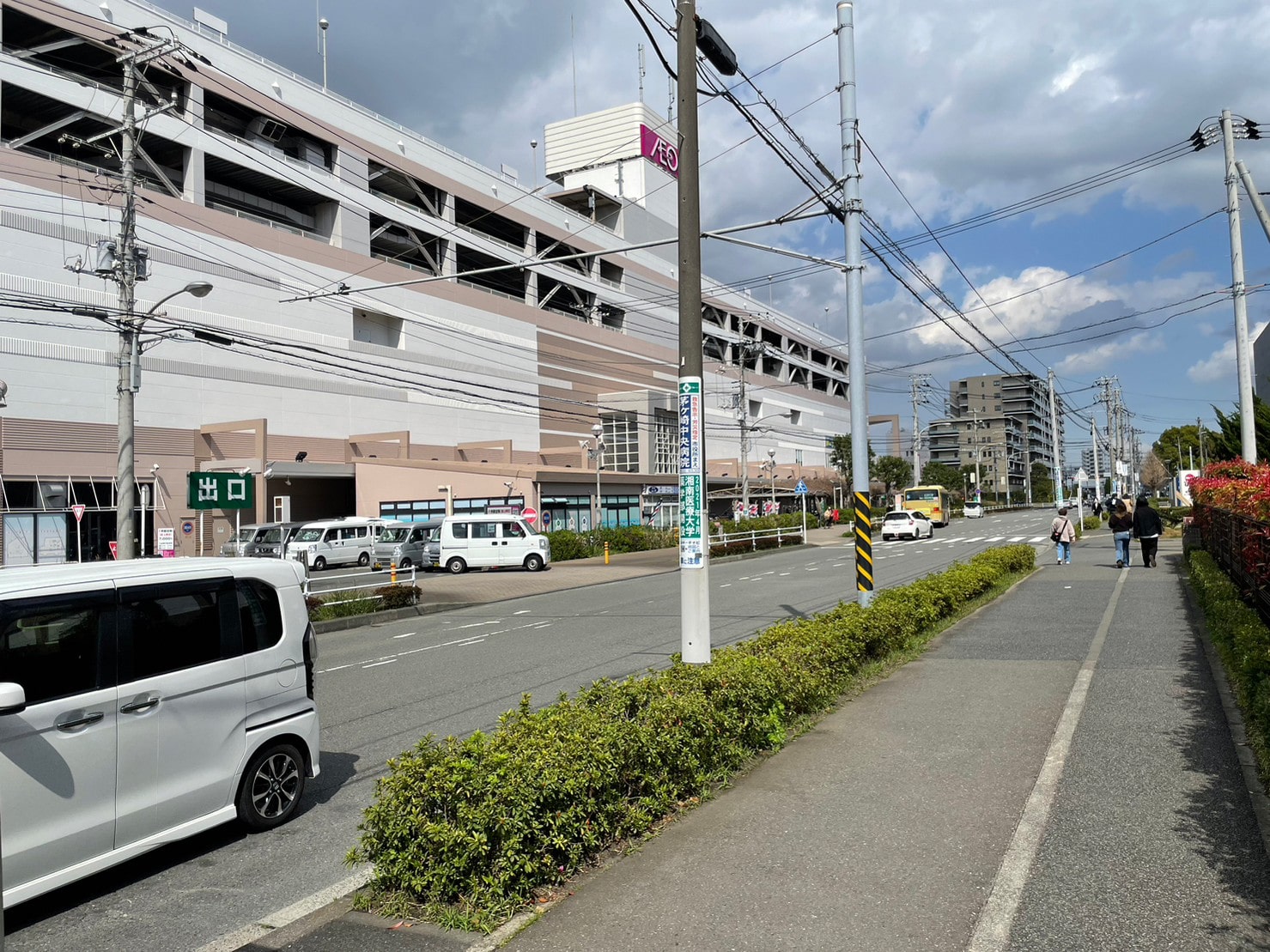 Apple GYM（アップルジム）イオン茅ヶ崎中央店までの道のり（バス）1-4 左へ進み横断歩道を渡ってください。