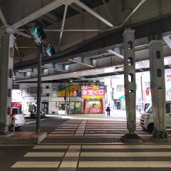 Apple GYM（アップルジム）神田店までの道のり（銀座線）2-2横断歩道を渡り右手の道をお進みください。