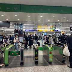Apple GYM（アップルジム）横浜店までの道のり（JR線）1-1改札を出て西口方面へ向かってください。