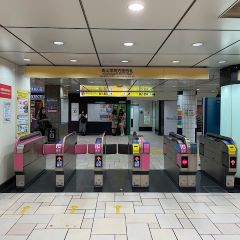 Apple GYM（アップルジム）表参道店までの道のり（半蔵門線 銀座線 千代田線）1青山学院方面改札を出てください。