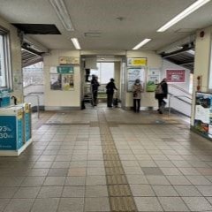 改札を出て南口へ向かってください。